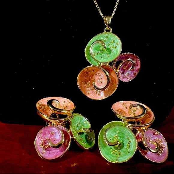 Jewelry - Titanium 3pcs Gold Jewelry Set Necklace Pendant & Earrings